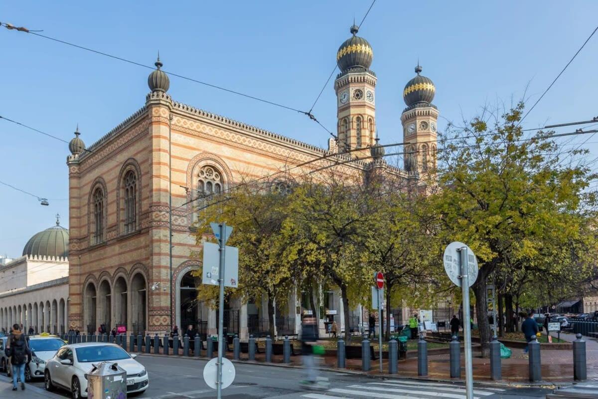 Ultra New * Budapest